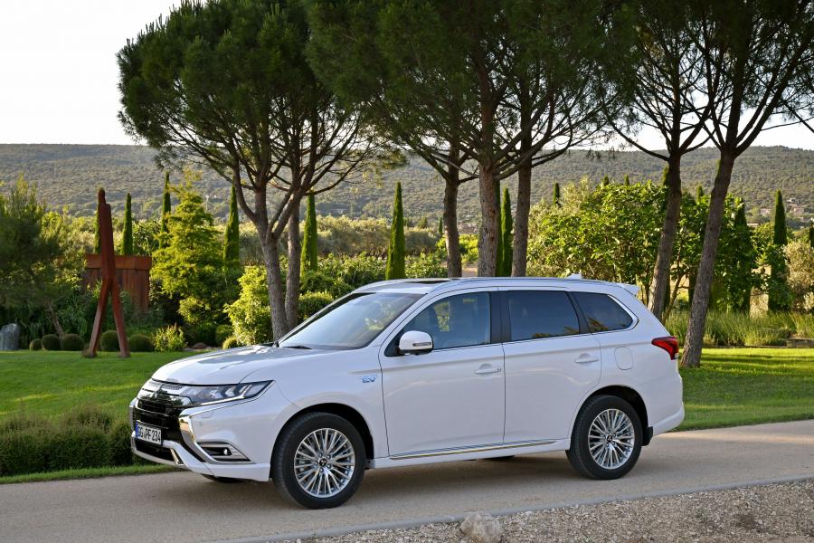  Mitsubishi Outlander PHEV 2018 года  (WW) (фото 43 из 43)